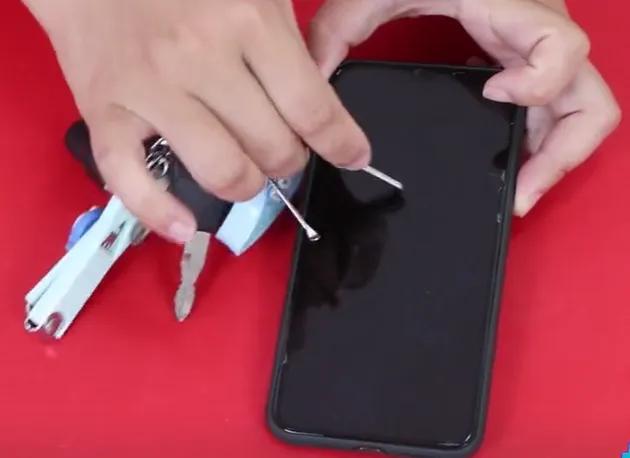 手机千万别和这几样东西放在一起,手机不能和哪些东西在一起了