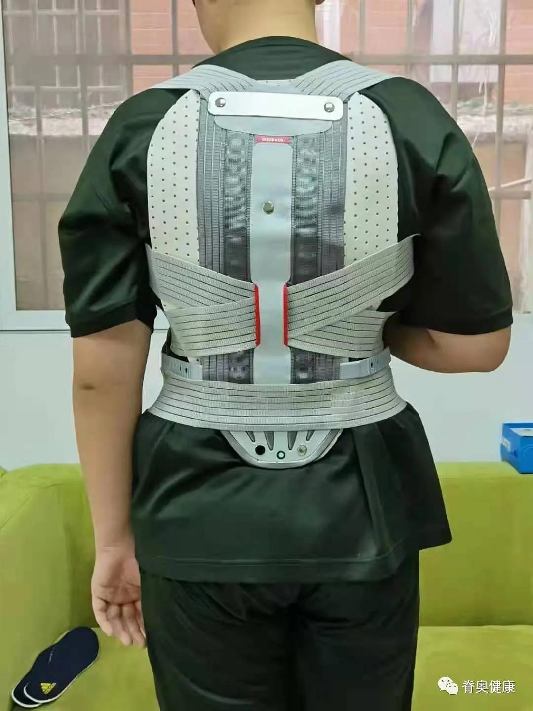 「胸椎后凸」小朋友怎么“老”了，该如何挺直脊梁？