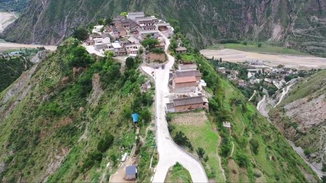 甘肃陇南某个山顶的悬崖村,甘肃陇南礼县悬崖村