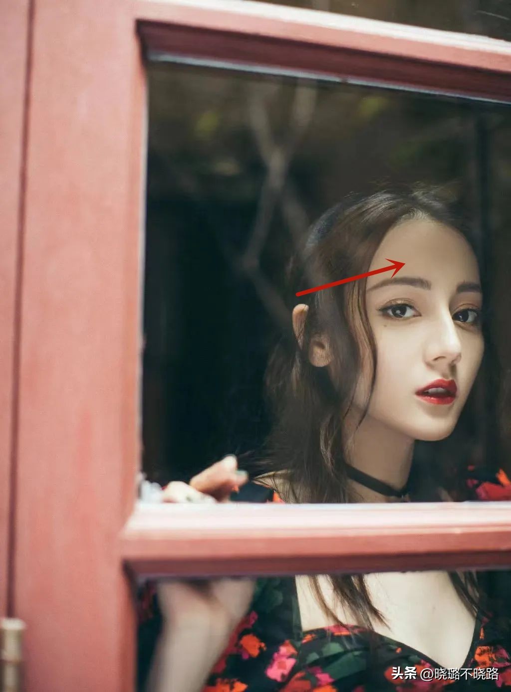 今年火了一种发型叫“龙须刘海”，洋气吸睛，热巴、关晓彤都上头