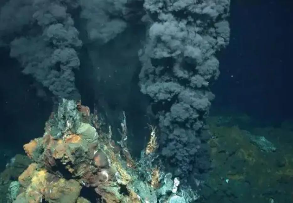 地球内部正在不断的吞噬大量的水,地球正在喝水每年都吃掉了多少水