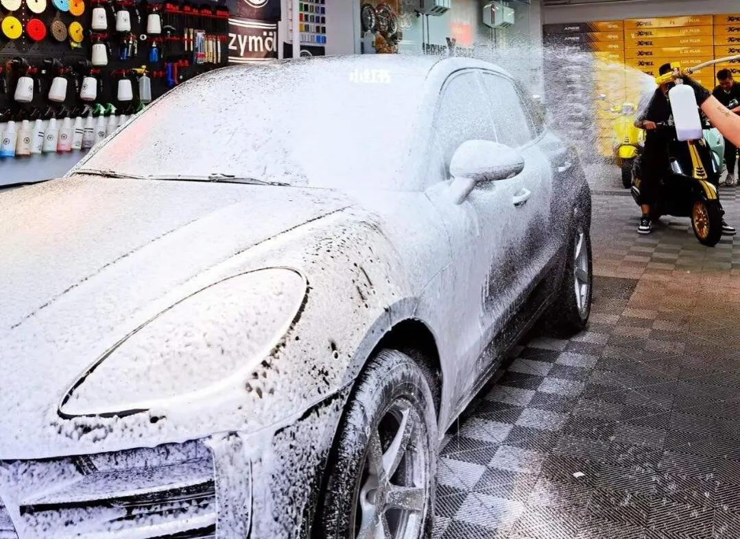 中年失业后，我去做过洗车工，说说我的真实感受:小生意也不好做