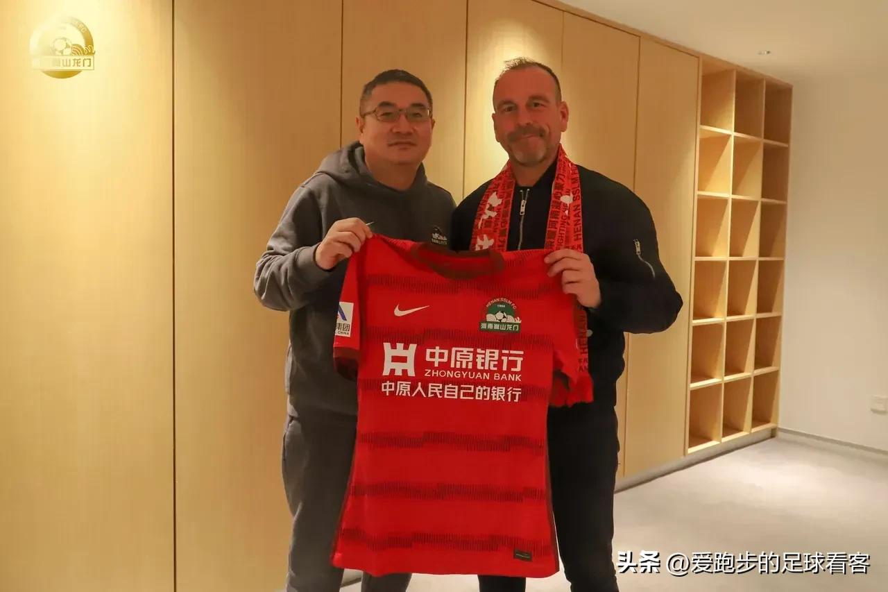 河南嵩山龙门的体面彰显了足球的高贵，萨尔科和哈维尔就是照妖镜