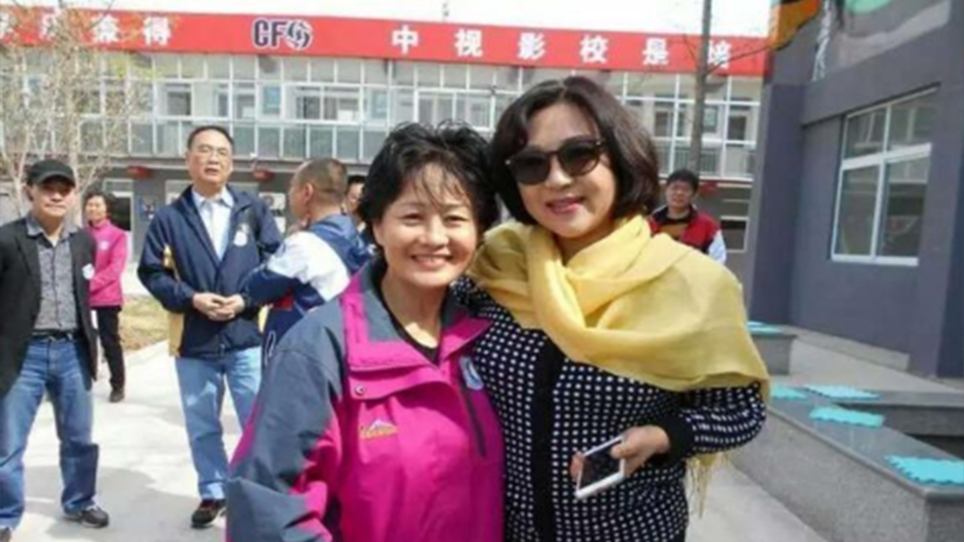 2015李连杰黄秋燕同框照片,黄秋燕对李连杰不离不弃