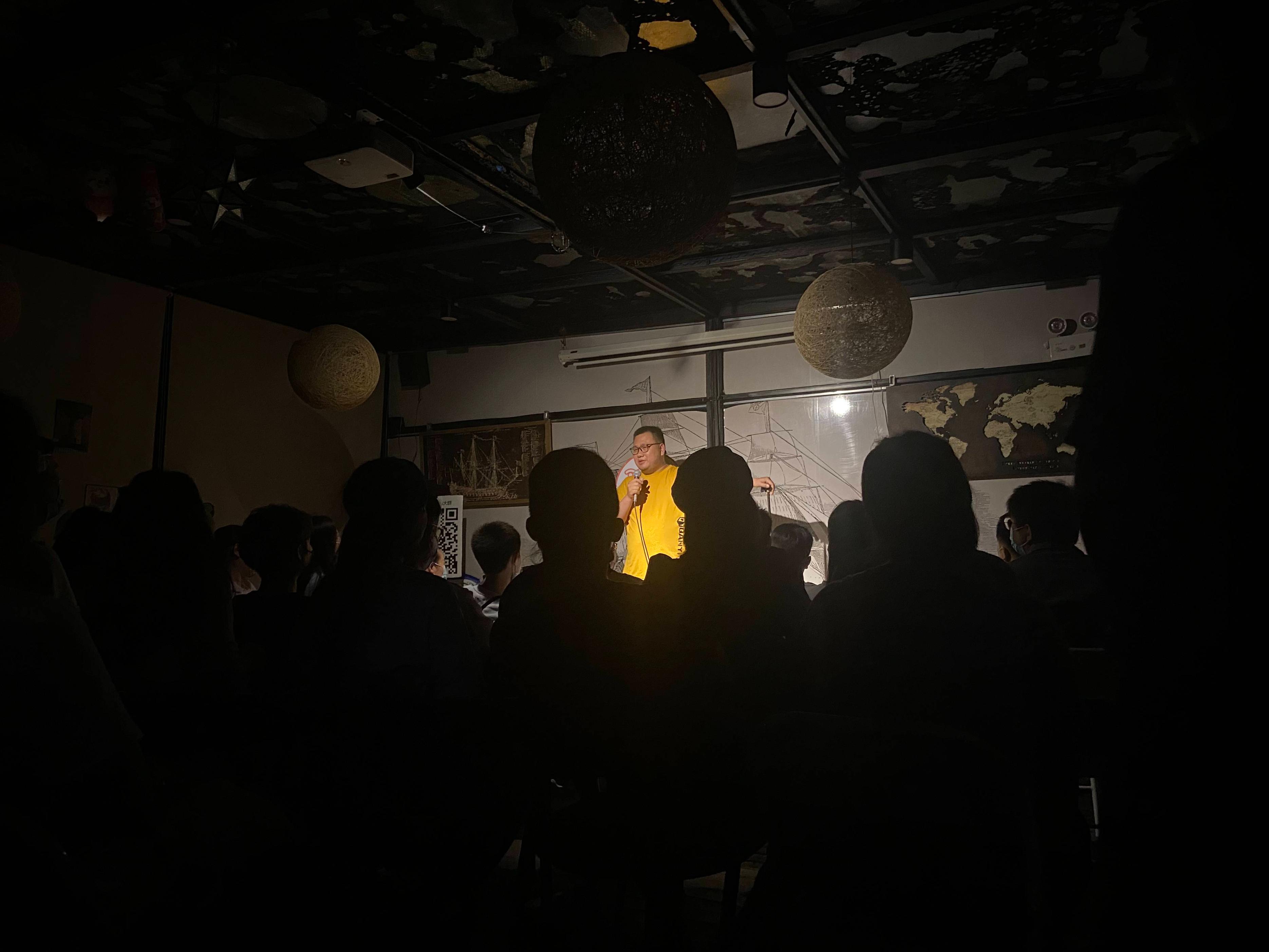 十年工程师逃离富士康：生活碰壁1天赚200，相亲被介绍离异二婚