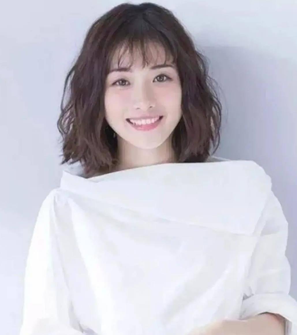 显脸小发型圆脸方脸,方圆脸剪什么发型显脸小显年轻