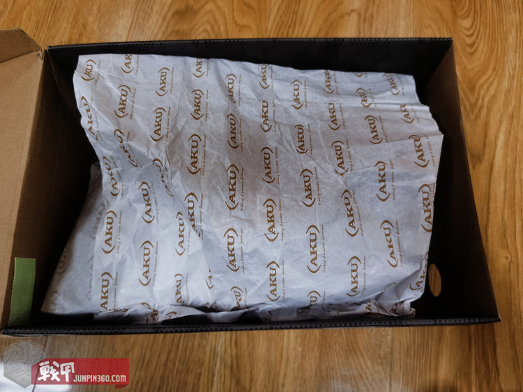 空降到“大秦”上空的萨瓦迪卡