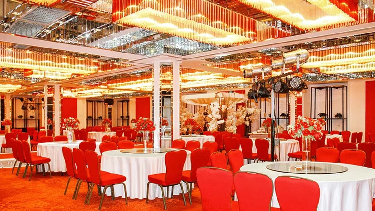 闺蜜结婚我去上海喝喜酒随礼1200，一开席笑了，网友：这菜真豪气