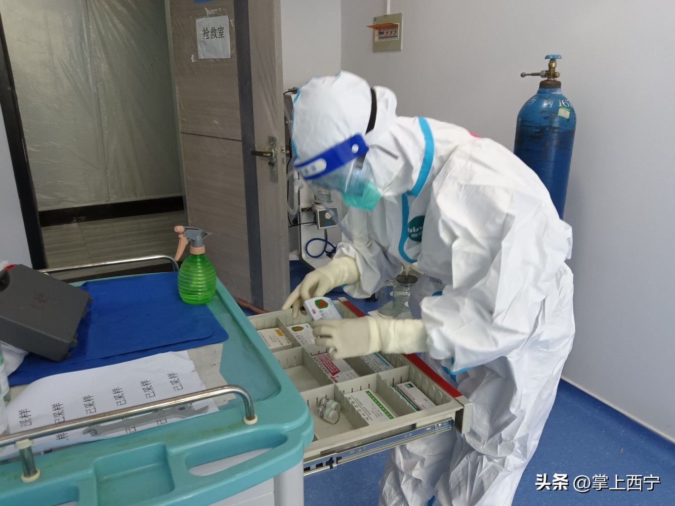 疫情不退,战斗不止,心中有光,无畏前行——记西宁市第一人民医院抗疫一线队员星霞