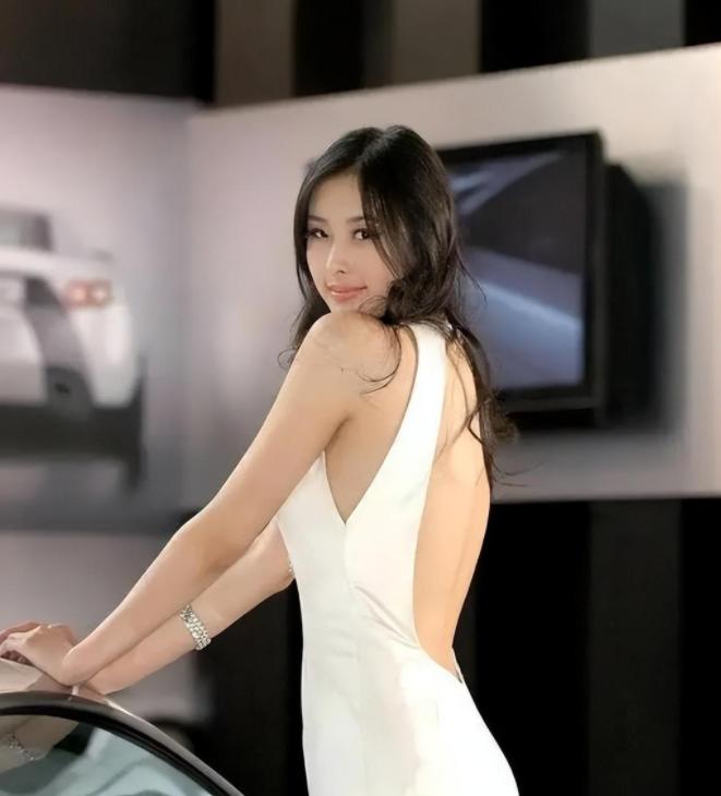 被前任一渣再渣，私密照两次外泄，车模*兽兽**看男人的眼光太差了