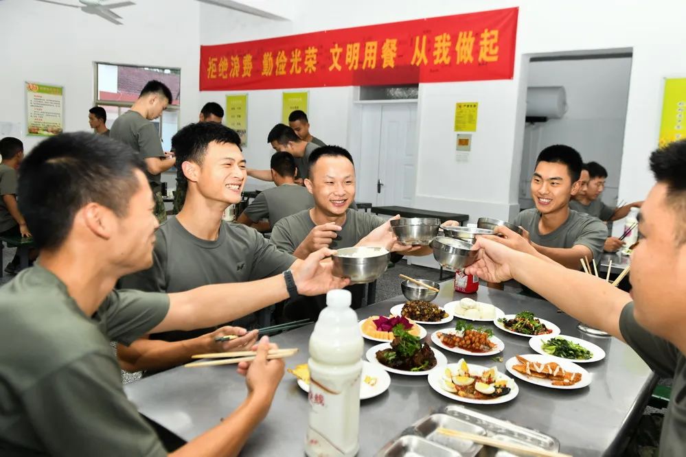 第71集团军：欢声笑语庆国庆，群众性文化活动暖兵心！