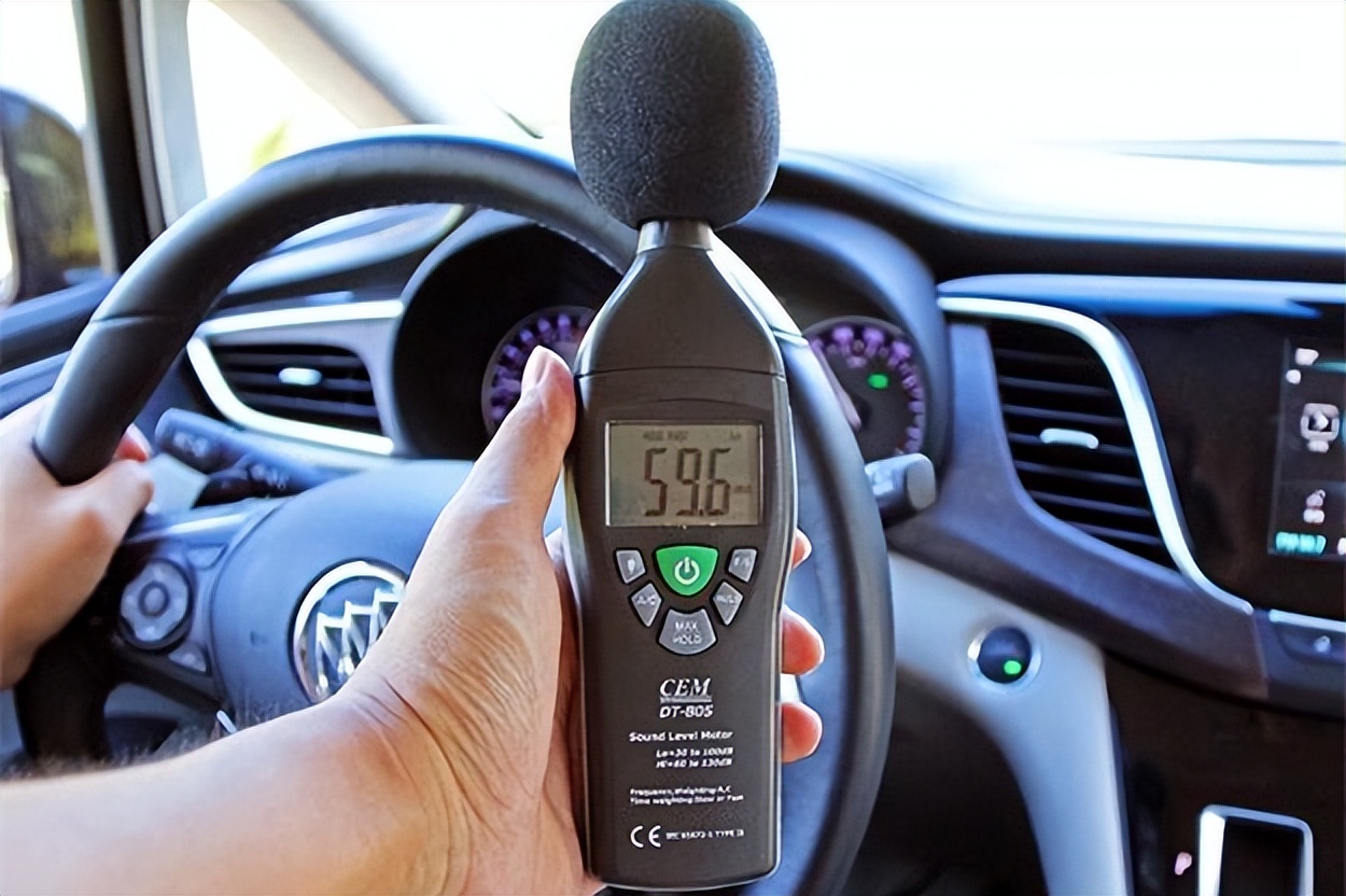 黑车与白车哪个卖得更好,黑车和白车哪个耐看