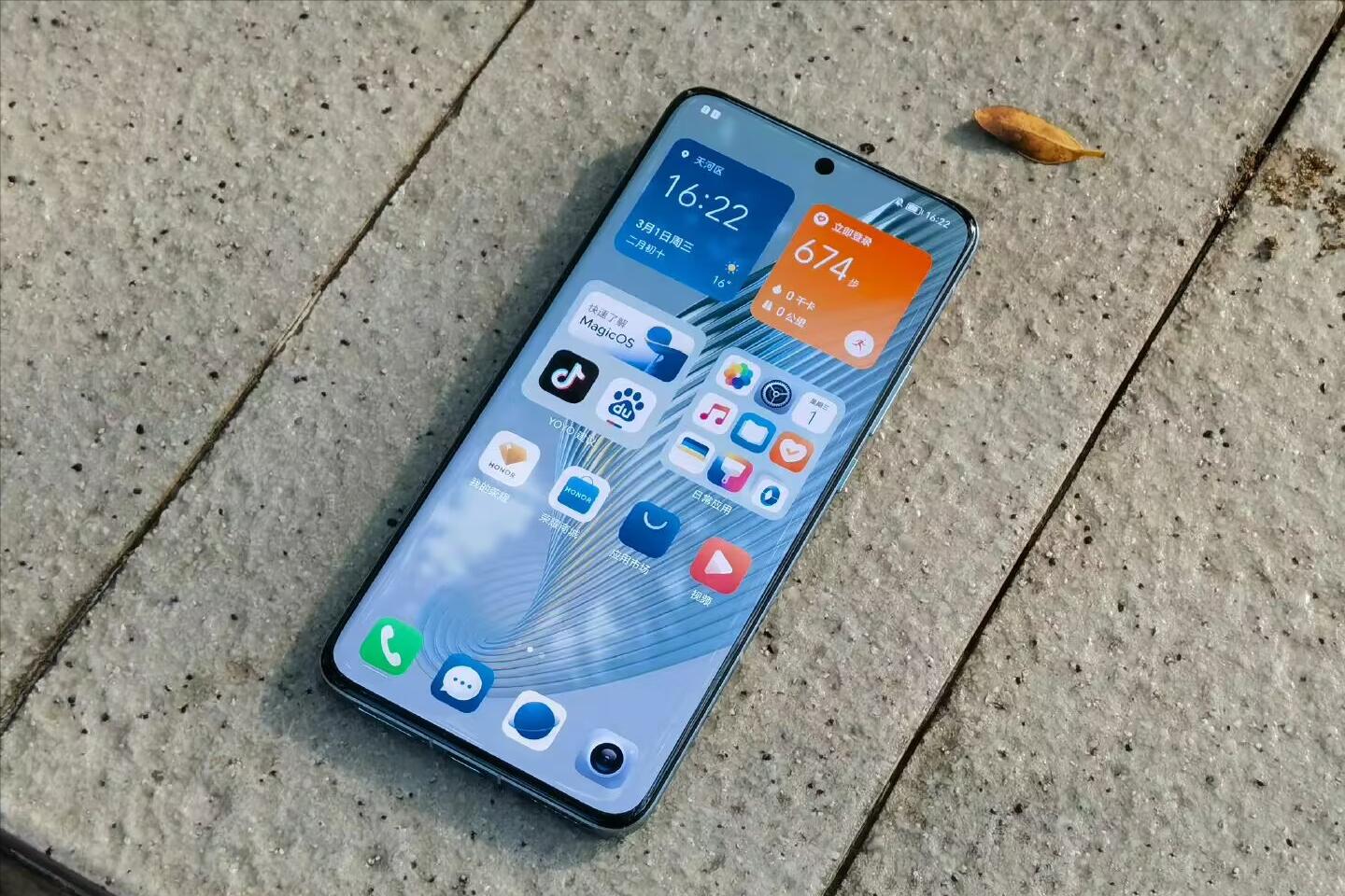 荣耀手机现在还值得买么,荣耀手机目前最值得入手