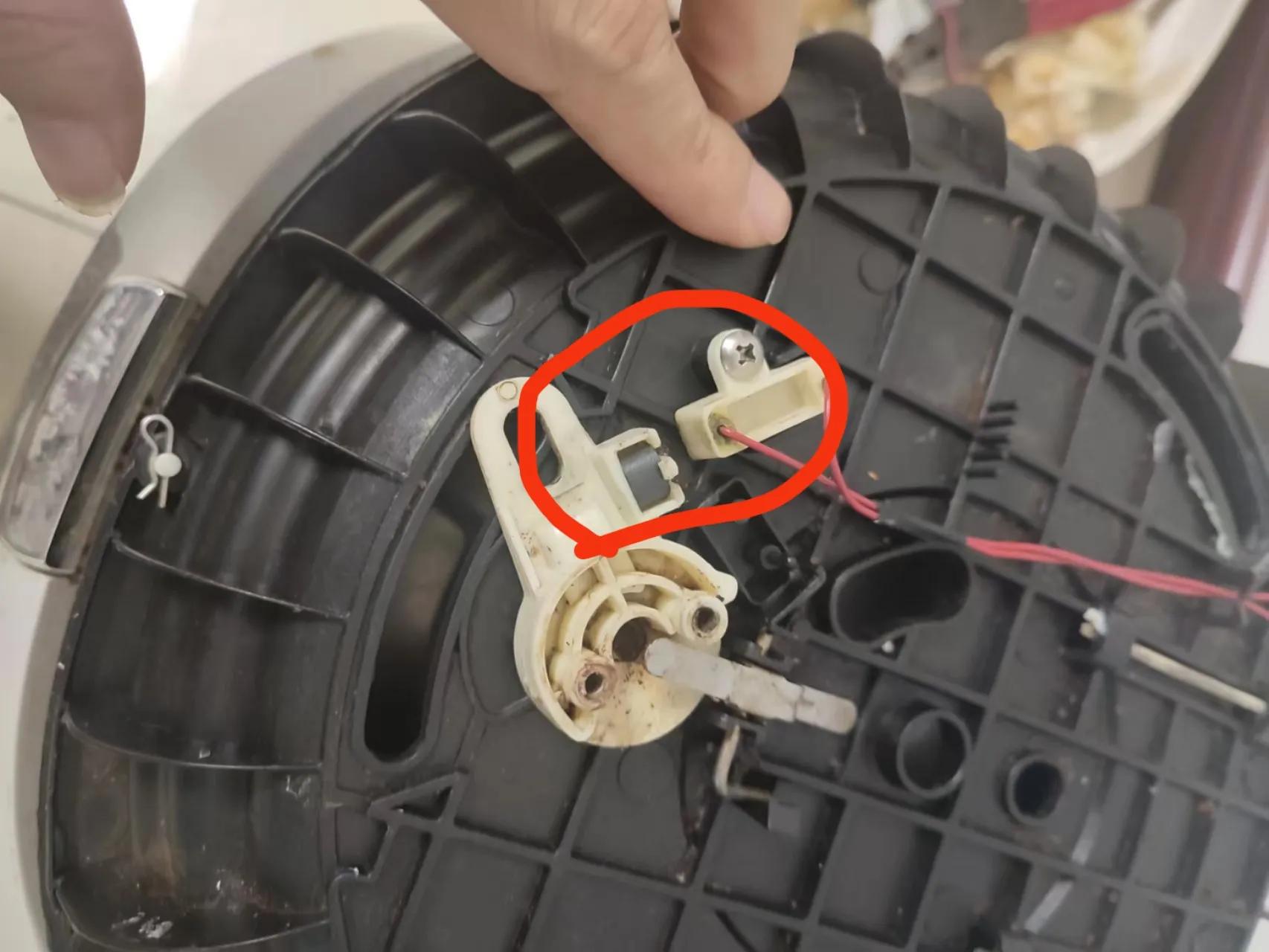 苏泊尔电压力锅e2故障排除方法,苏泊尔电压力锅关不上盖怎么修