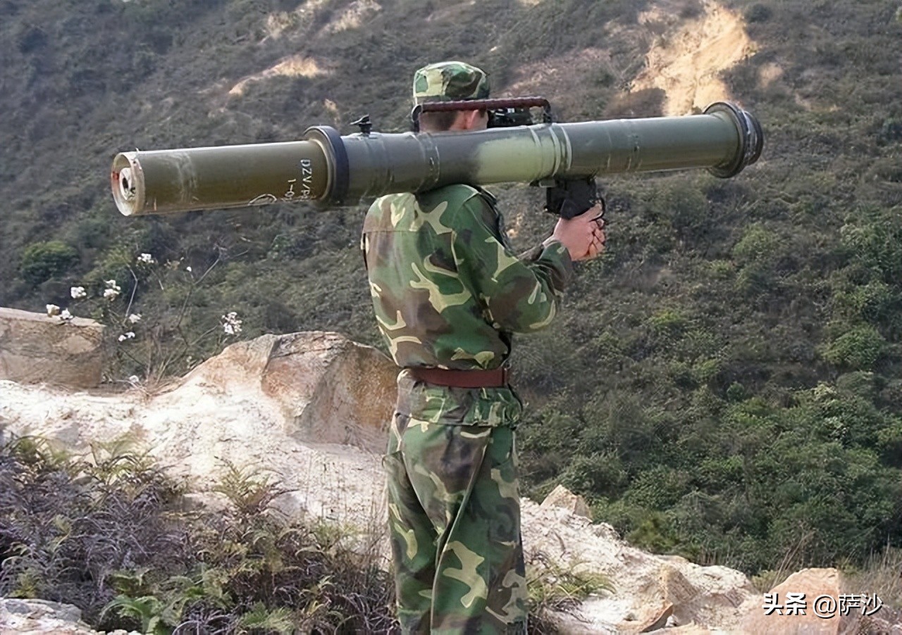 80年代部队使用的130火箭炮,中国83式履带122毫米火箭炮