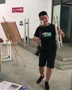 “性取向测试!”如果你看到的是一群人在游泳,那就再仔细看看