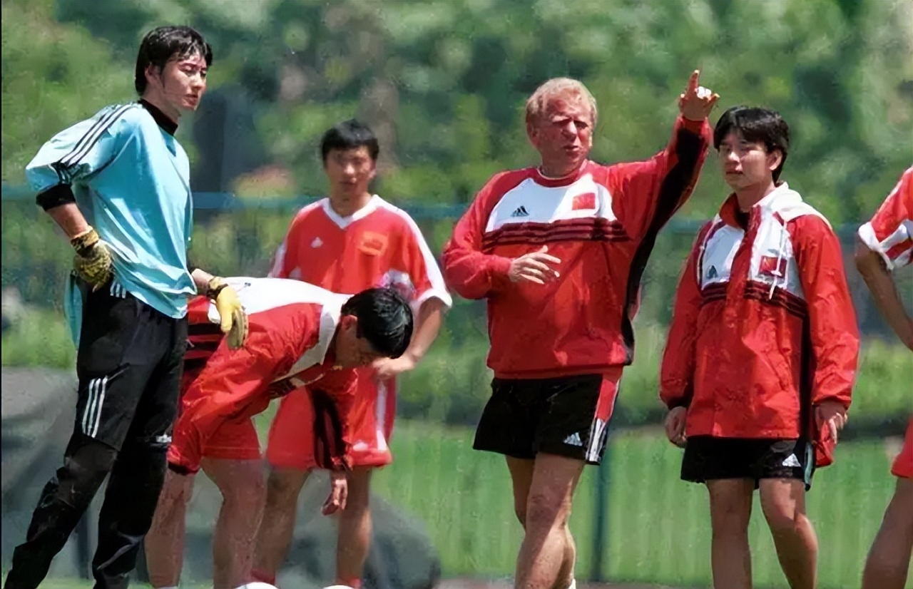 郑智查尔顿效力多长时间,郑智从查尔顿回国后到哪支球队