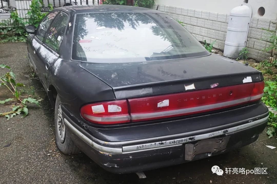 角落里的报废车,角落里的老车