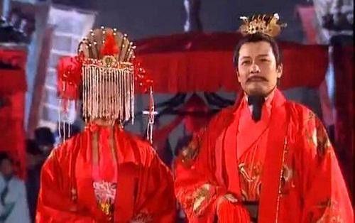 曹操被张绣打,三国曹操因为什么跟张绣反目成仇