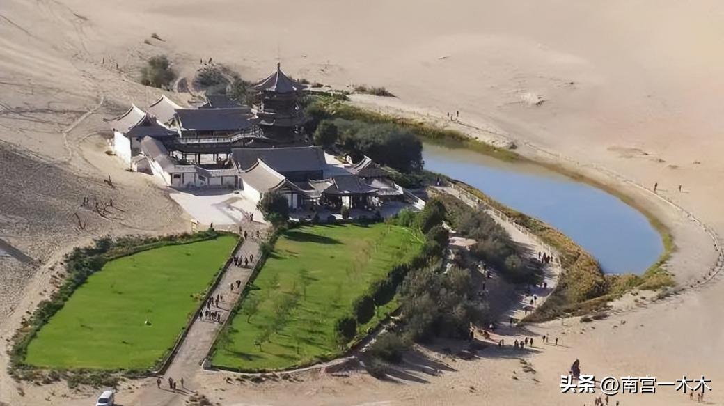 为了一个沙漠“小池塘”，投资47亿，还年年送水续命18年，值吗？