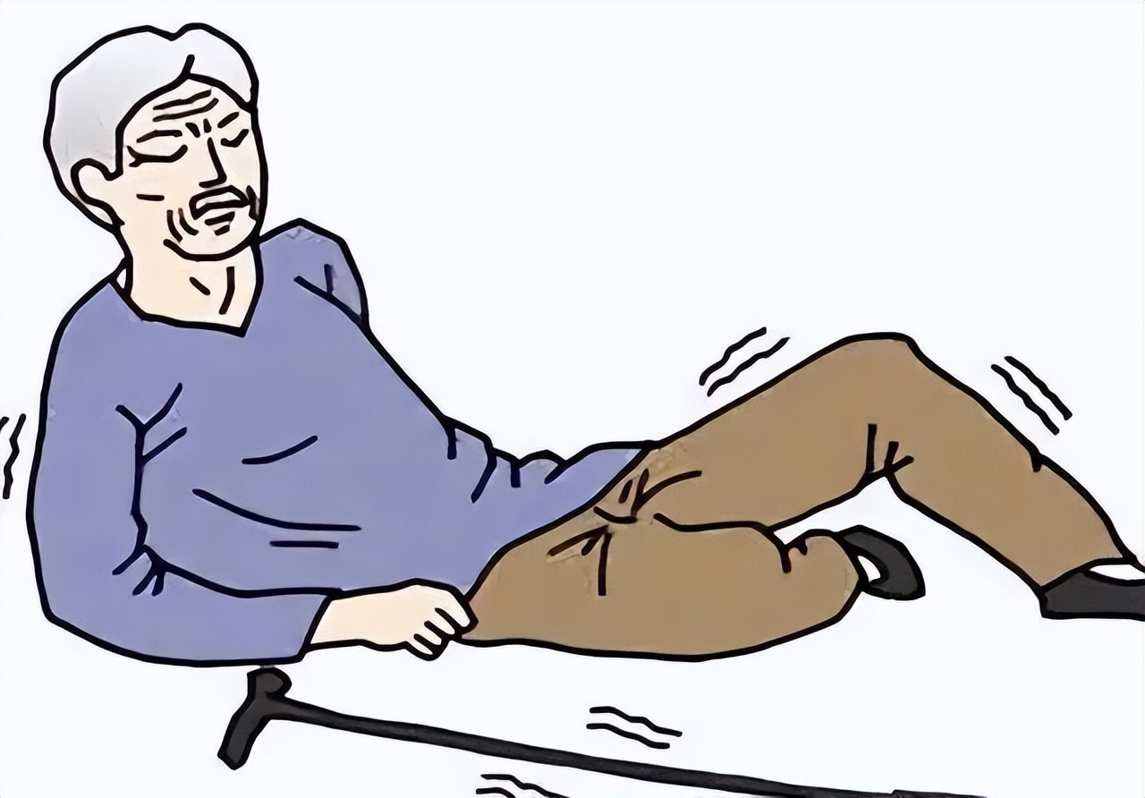 老人摔倒骨折后应该注意什么,老人摔一跤就骨折了吃点啥肉