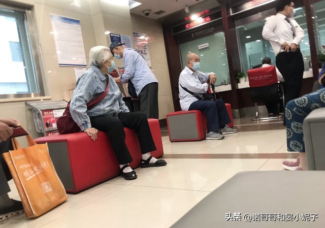 超7成青年存款不足10万引热议,媒体调查53.7%年轻人存款不足10万