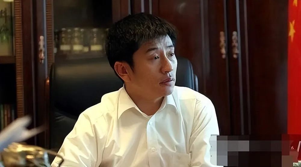 182万买手机靓号，诈骗13亿入狱，“万里大造林”的*相贵陈**，东山再起