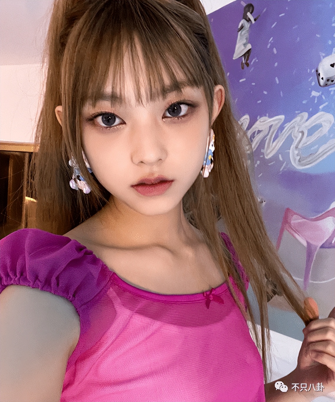 喜欢美女都不行？一张手机屏保引发的争吵......