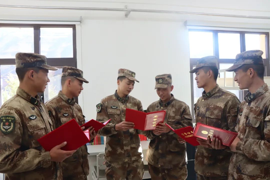 中国军人的代表名词是什么,我国军人的名称