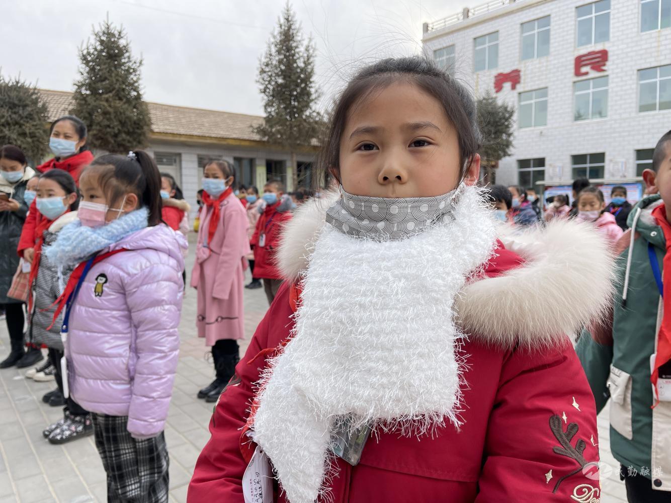 民勤:小小围巾有大爱这个冬季有点暖!