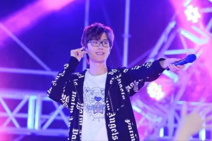 许嵩四大巨头歌曲,许嵩曾经火遍全国的网络歌手