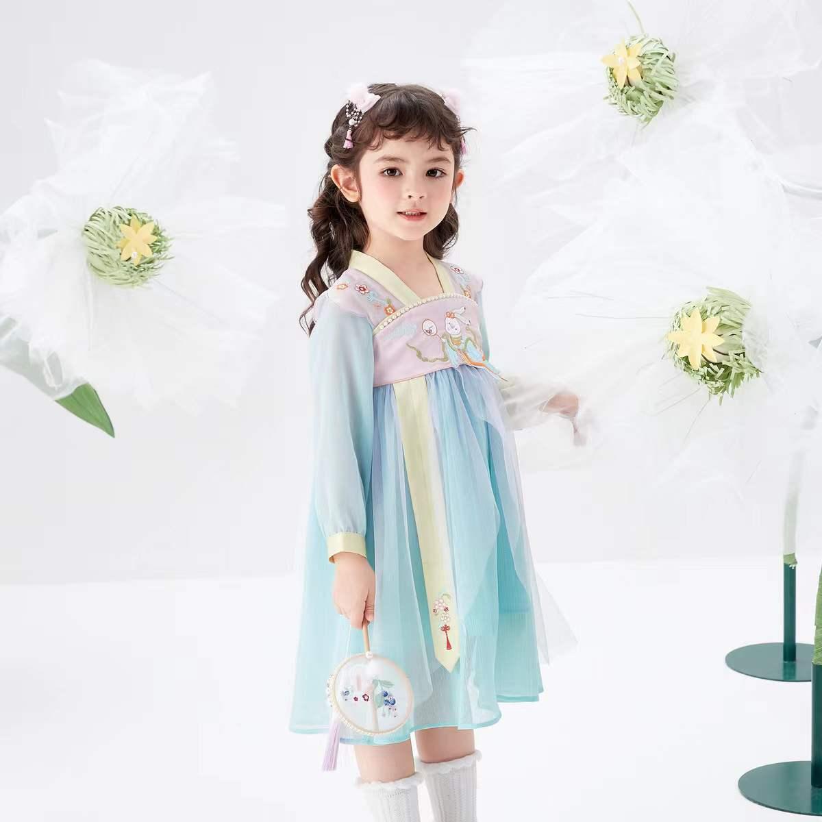 当代90后父母带娃,90后父母带娃上故宫