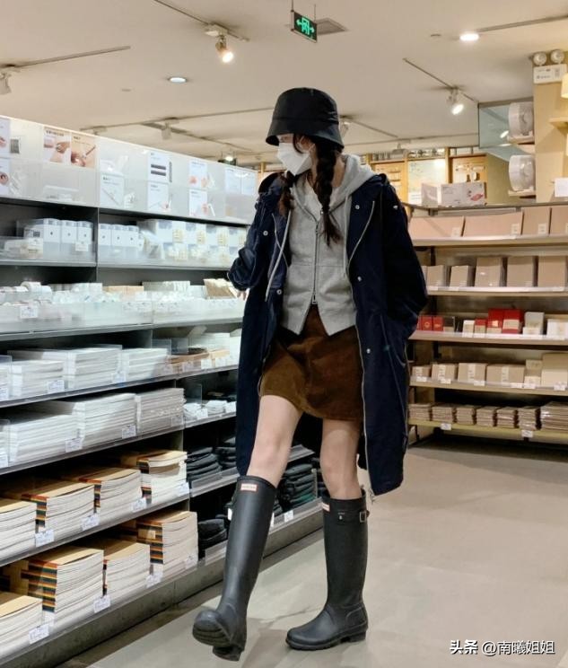 杨幂同款香奈儿雨靴,杨幂丁程鑫雨靴