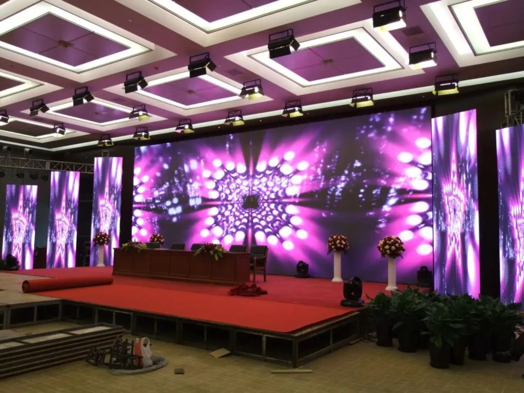 室内led显示屏温度高怎么散热,led显示屏夏季内部温度