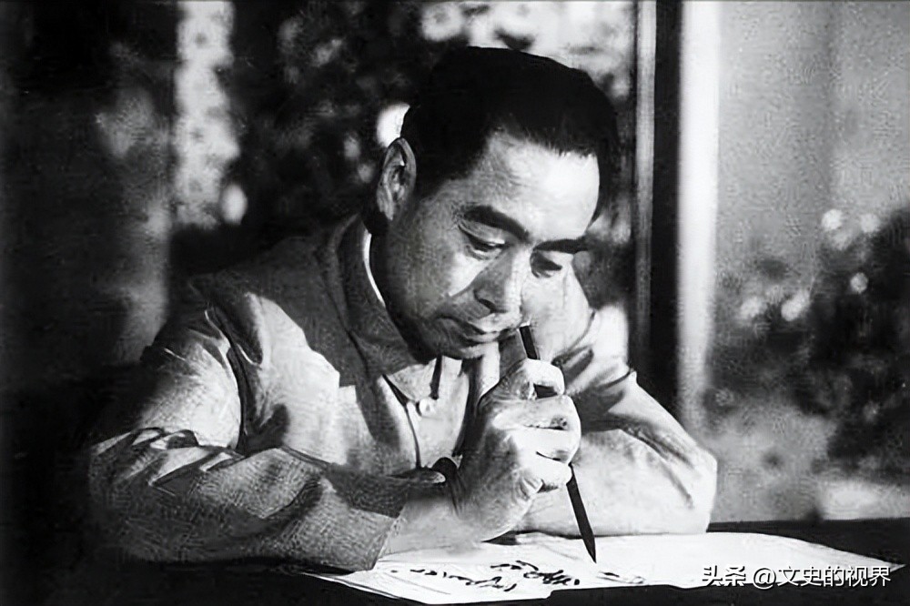 范桂霞：曾与周恩来假扮夫妻，1976年总理逝世，追悼会上她哭晕