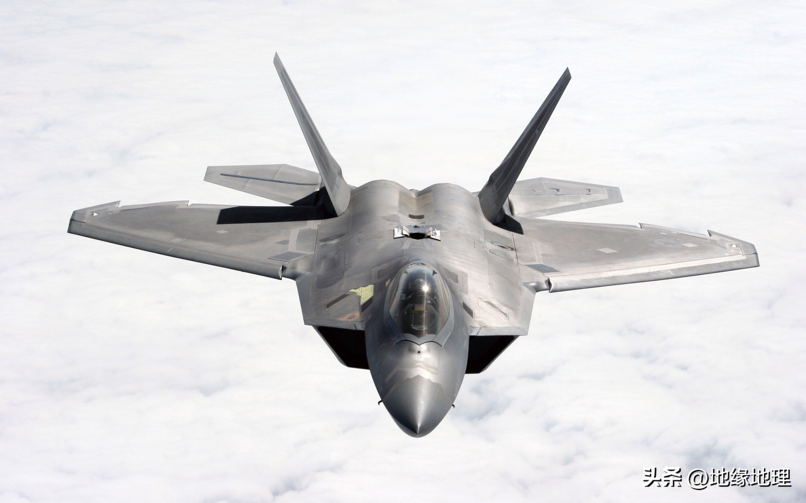 f-117夜鹰坠落,f-117a夜鹰战斗机被击落的残骸