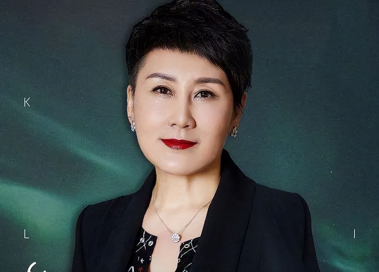 第一代“国民媳妇”,与富豪丈夫一见钟情,曾被婆婆嫌弃不像“刘慧芳”,如今59岁仍是顶流