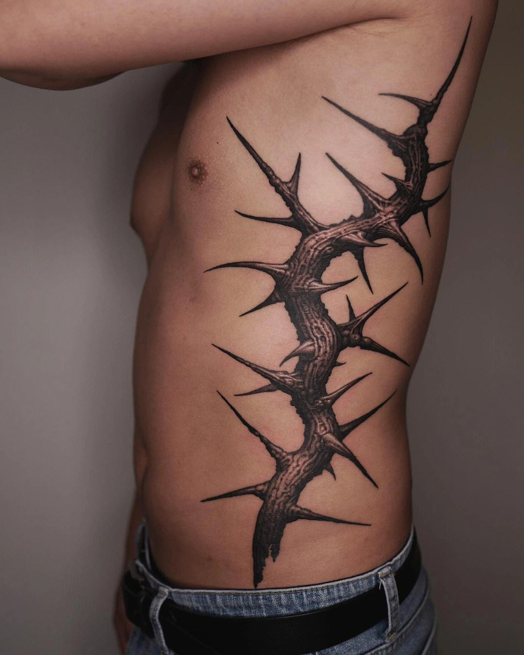 企业不招纹身员工违法吗,公司能辞退有纹身的员工吗