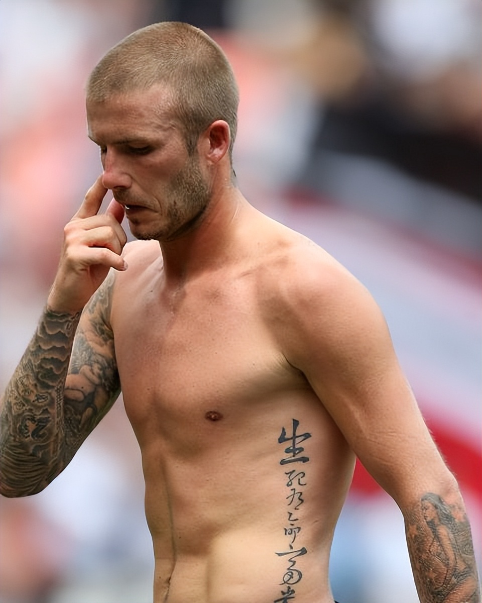 内马尔和梅西的纹身,梅西被内马尔拉去纹身