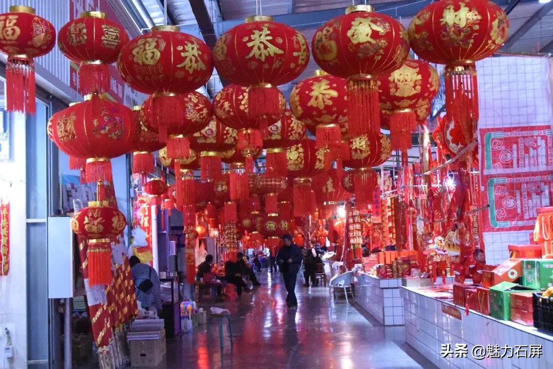 迎春接福送春联红红火火过大年,网络中国节贴春联