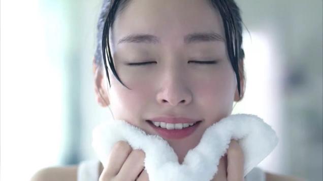 抬头纹明显该如何改善,抬头纹太深了有什么解决办法