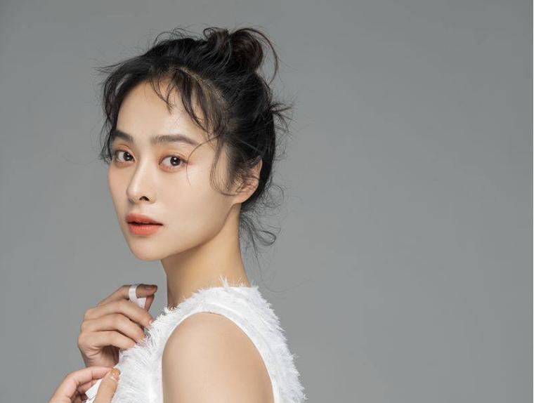 《红海行动》后，黄景瑜又有代表作，合作的王丽坤比李沁更有CP感