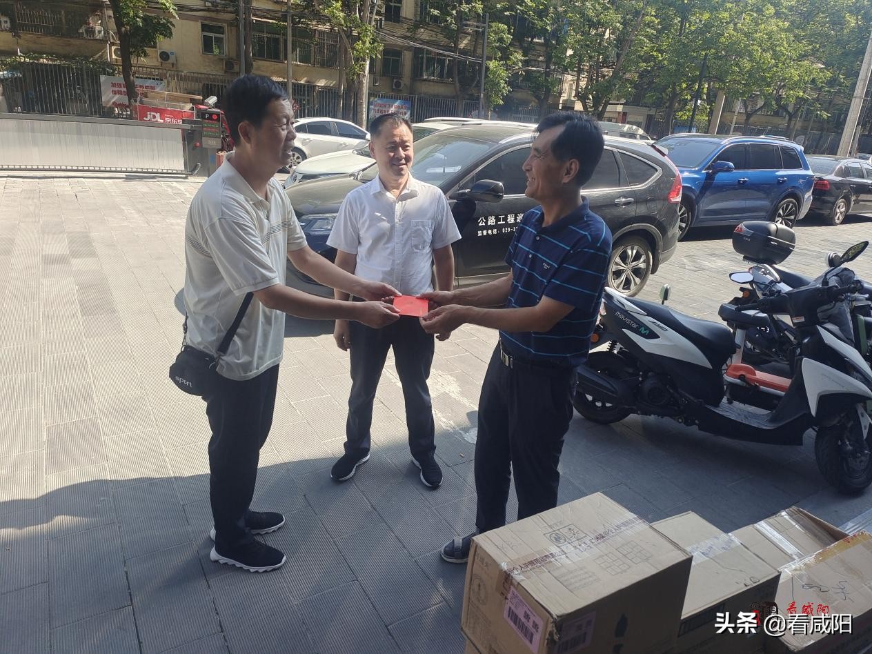 高温下的坚守公路人,酷暑高温下的坚守