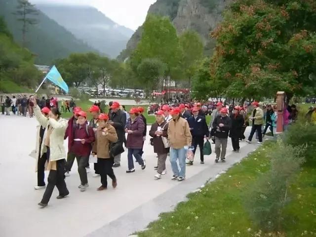 旅游团导游强制消费怎么投诉,旅游团导游强制消费