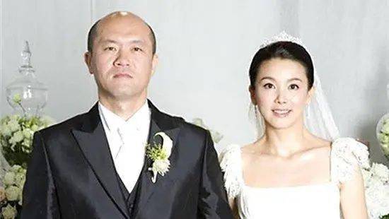 玩弄女明星、割小三子宫、贪污12亿元,韩国前总统一家多疯狂?