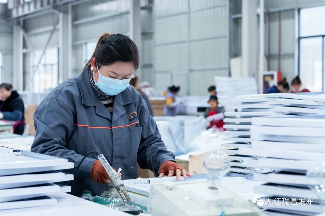 大江奔流长江经济带,大江奔涌绘宏图