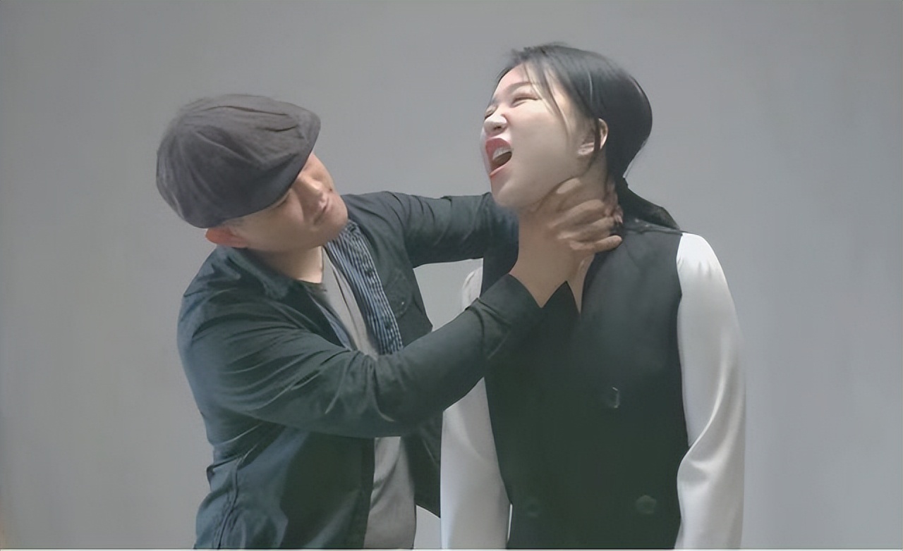 女子防身术对上歹徒,女子防身术掐脖子