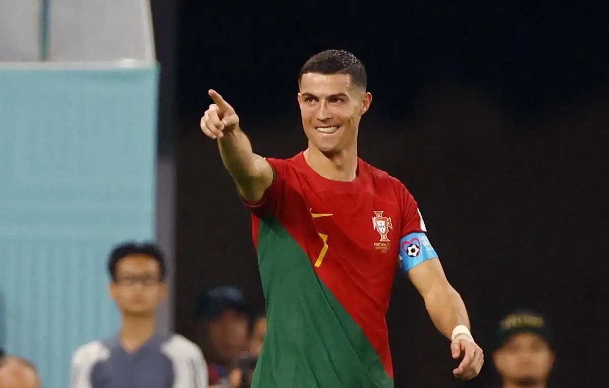 c罗踢疯了22分钟戴帽,36岁c罗上演帽子戏法踢疯了