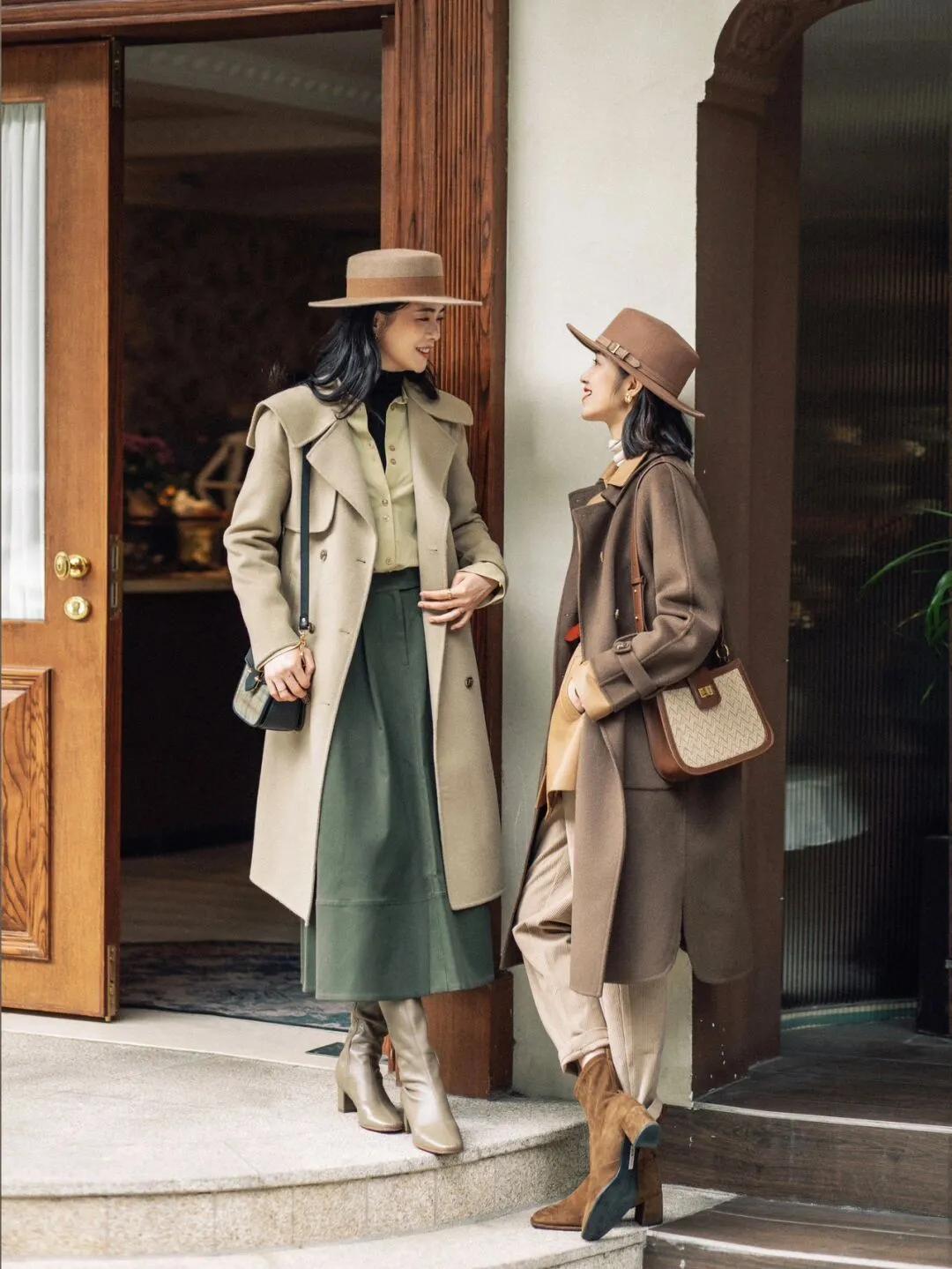 黑色连帽针织衫搭什么颜色的大衣,针织大衣配什么内搭最好看