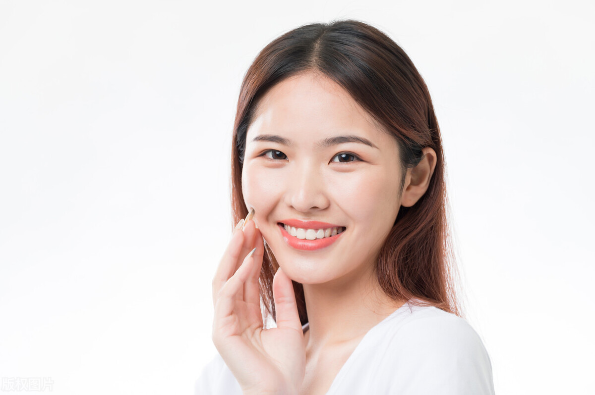 觉得自己长得丑很自卑怎么办,自己觉得自己丑别人说好看